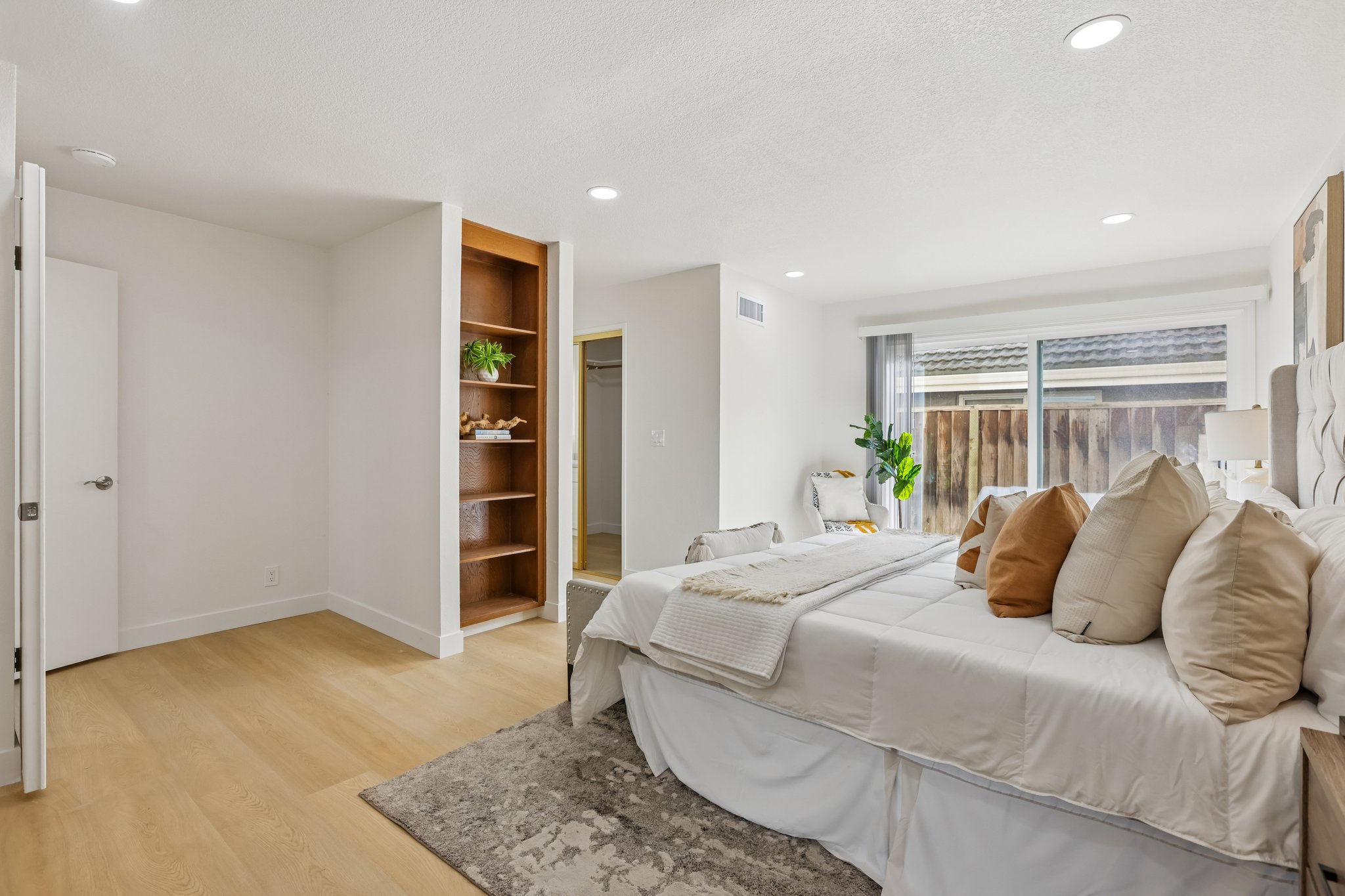 239541 - 3405 Cedardale Dr-S2908-047.jpg