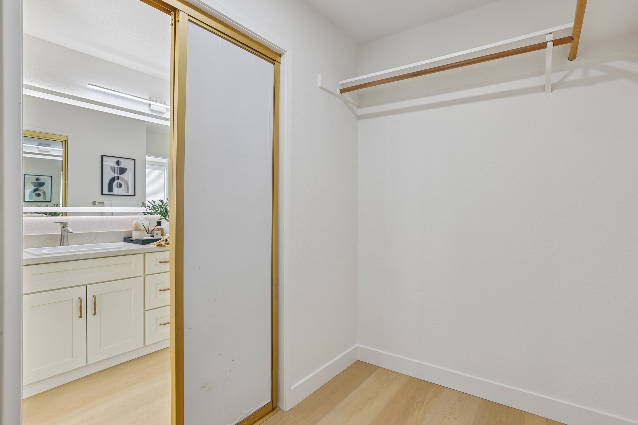 239541 - 3405 Cedardale Dr-S2908-049.jpg