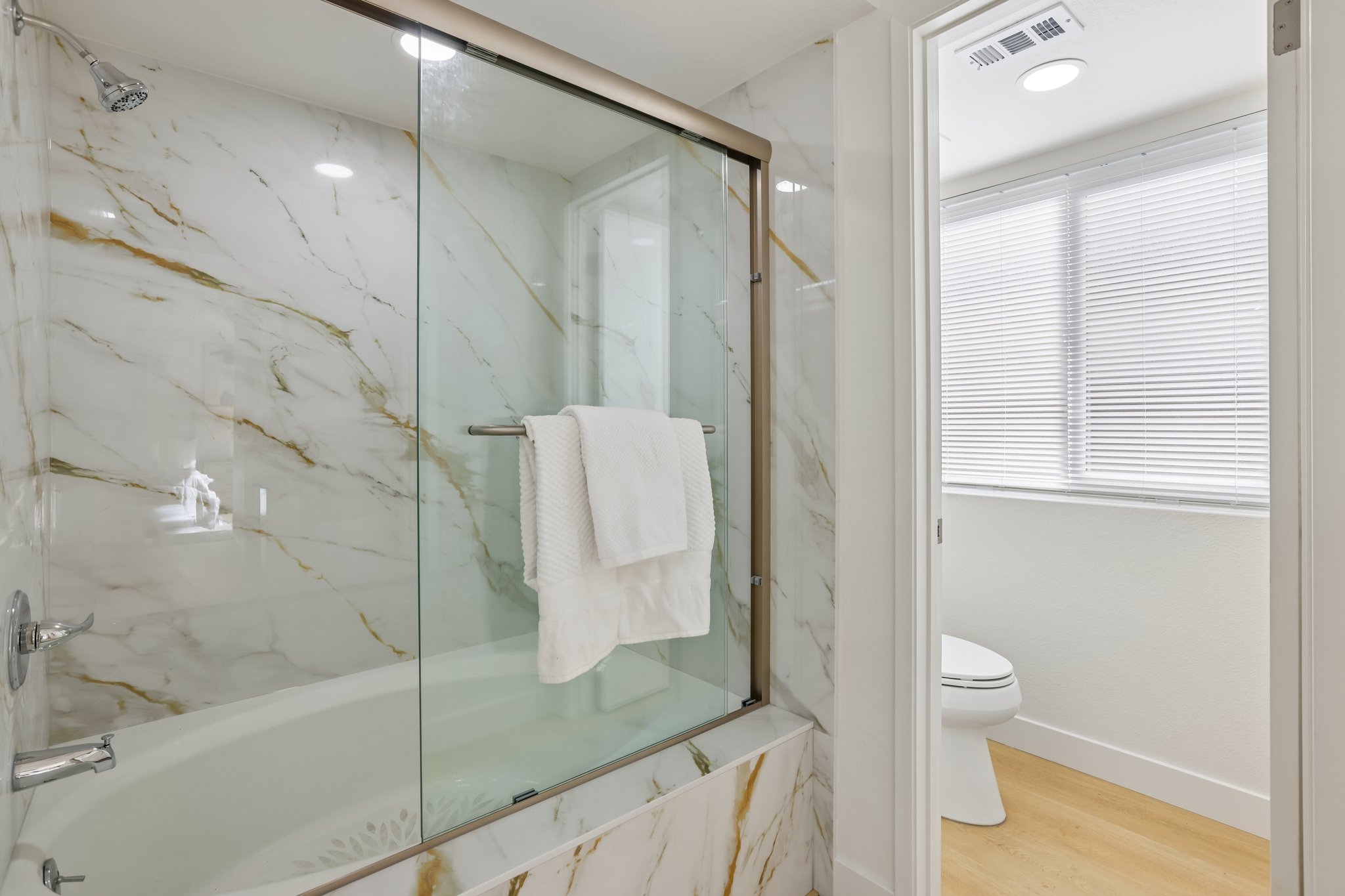 239541 - 3405 Cedardale Dr-S2908-050.jpg