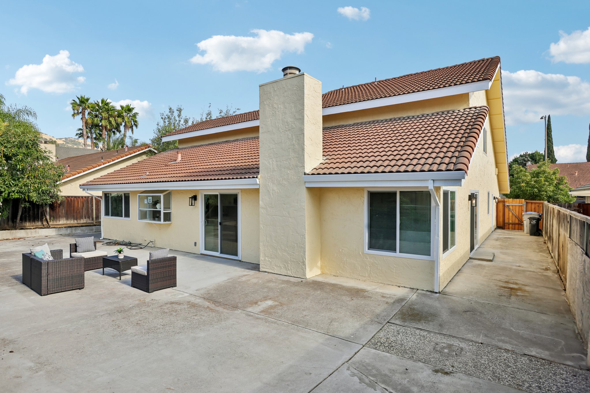 239541 - 3405 Cedardale Dr-S2908-055.jpg