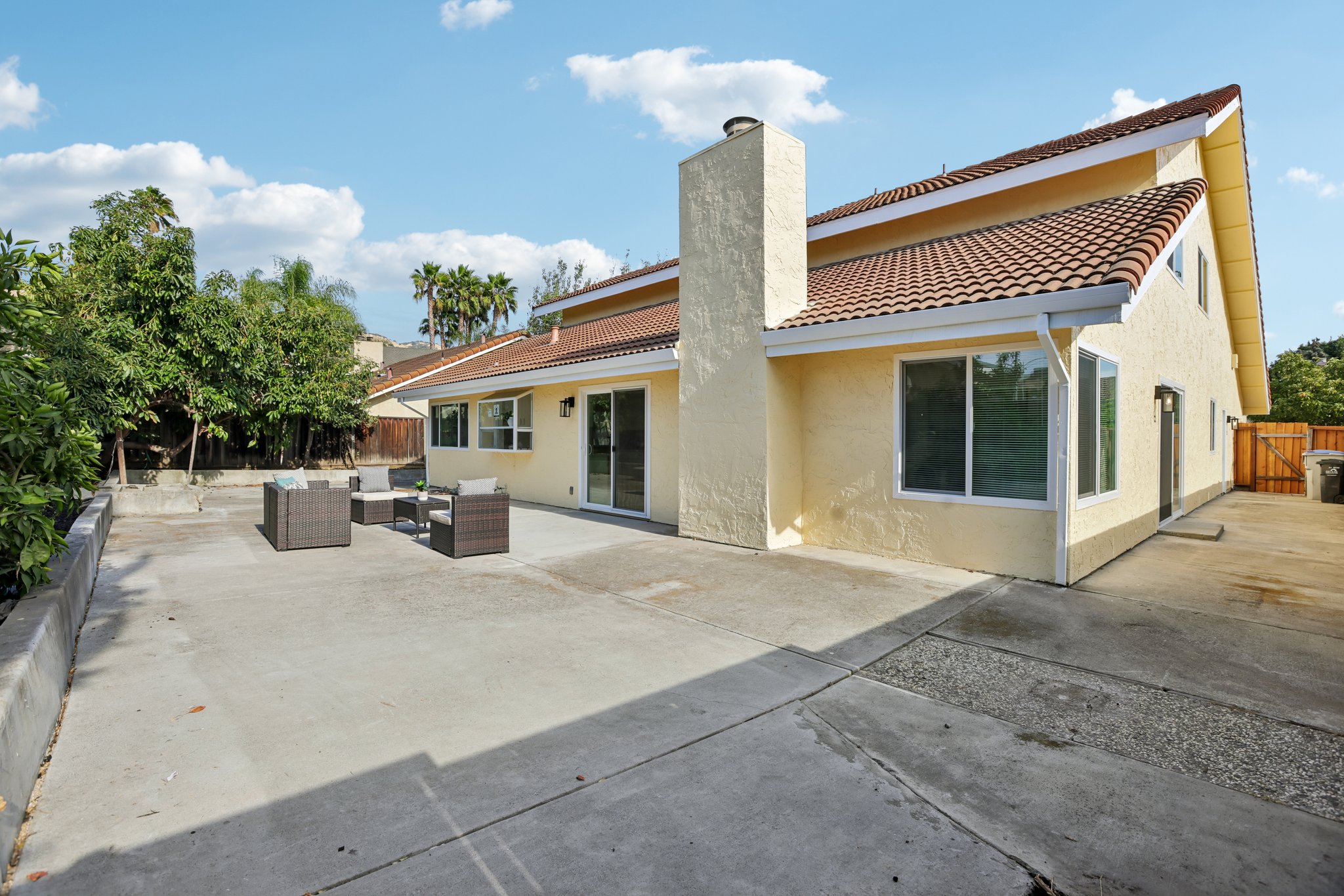 239541 - 3405 Cedardale Dr-S2908-056.jpg