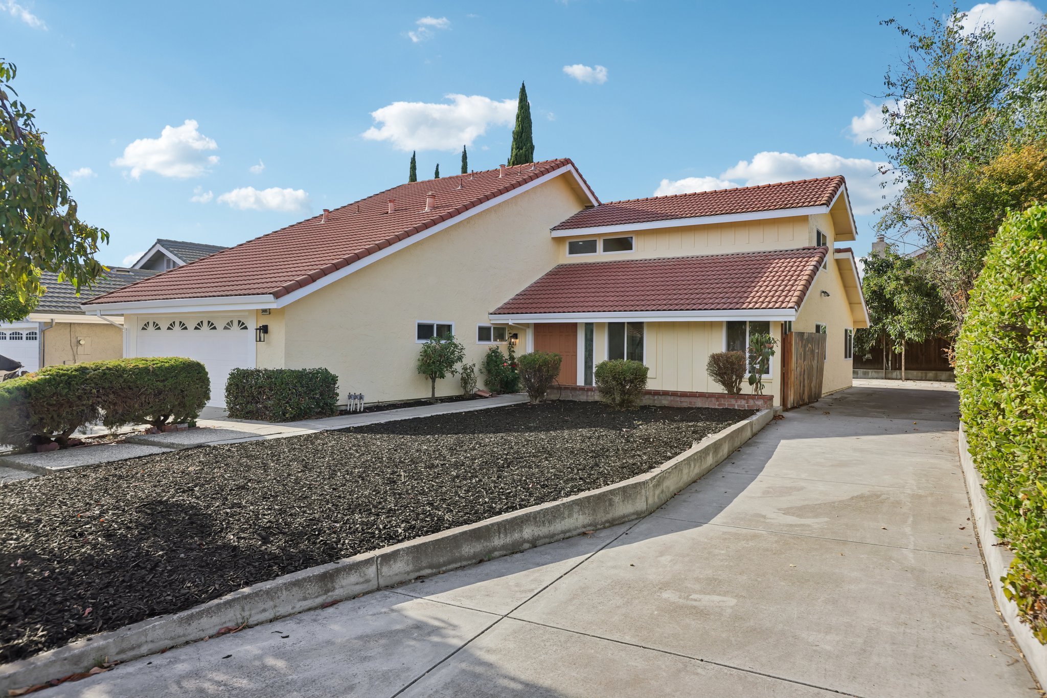 239541 - 3405 Cedardale Dr-S2908-066.jpg