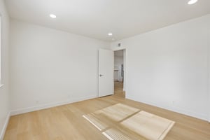 239541 - 3405 Cedardale Dr-S2908-036.jpg