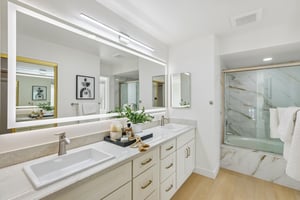 239541 - 3405 Cedardale Dr-S2908-045.jpg