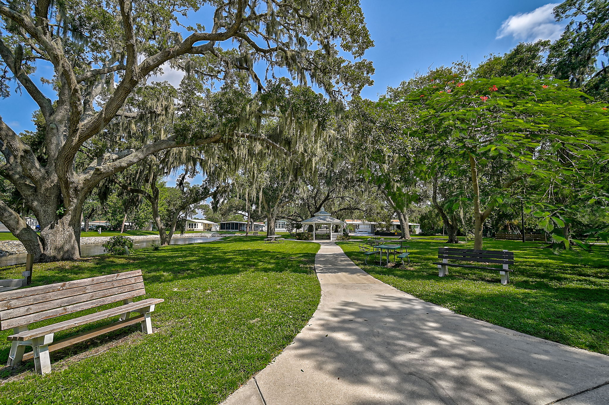 Oakwood Manor - SRQ-8