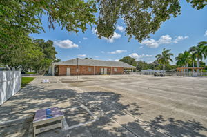 Oakwood Manor - SRQ-13