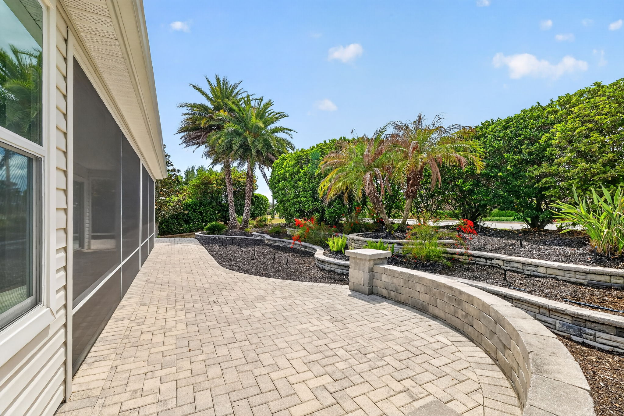 EXPANSIVE PAVER Patio with Knee High Wall