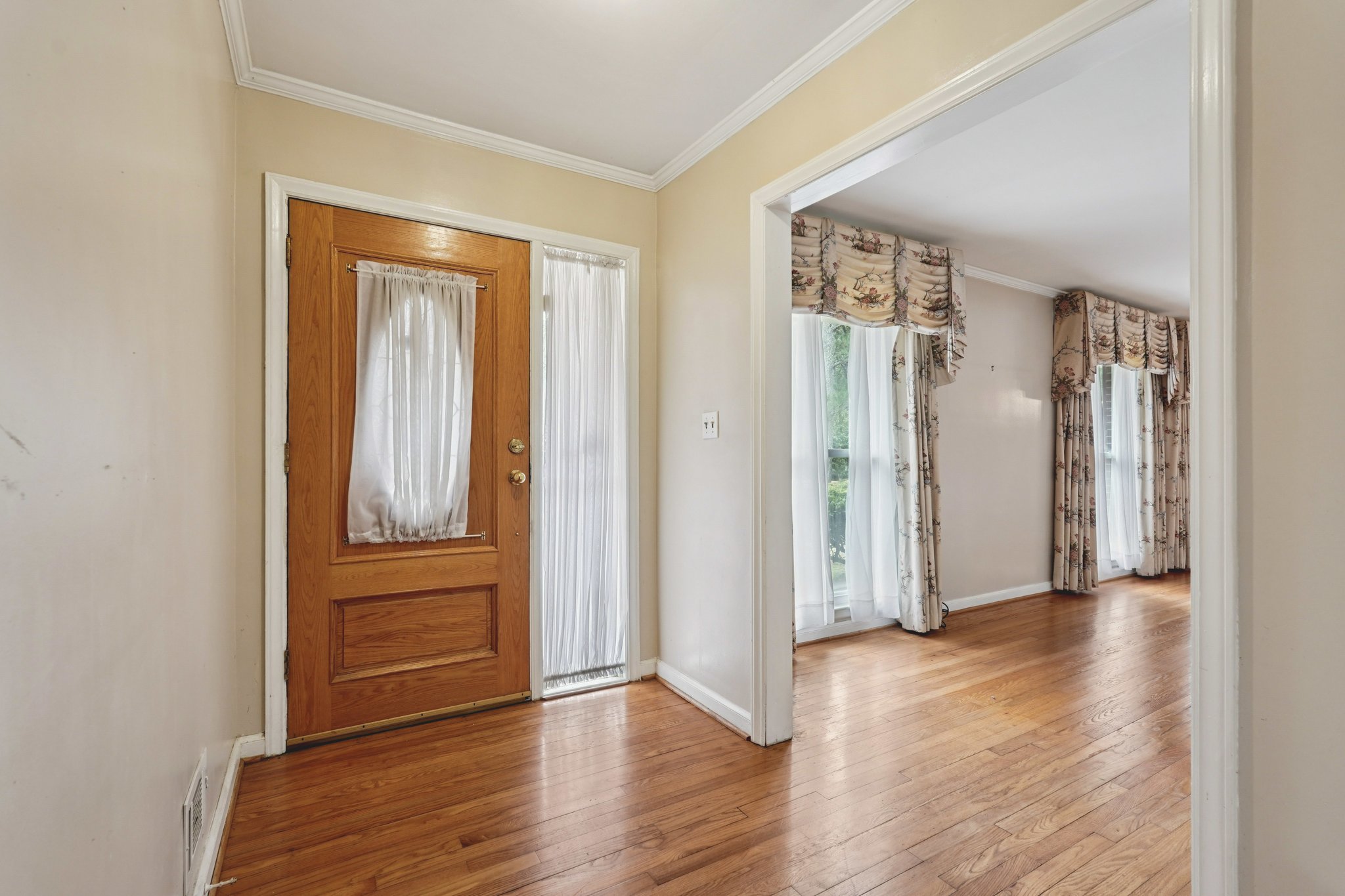 W Manor Ln-S0301-005.jpg