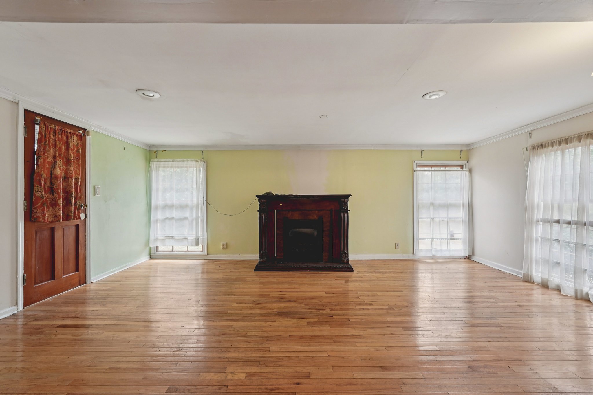 W Manor Ln-S0301-006.jpg