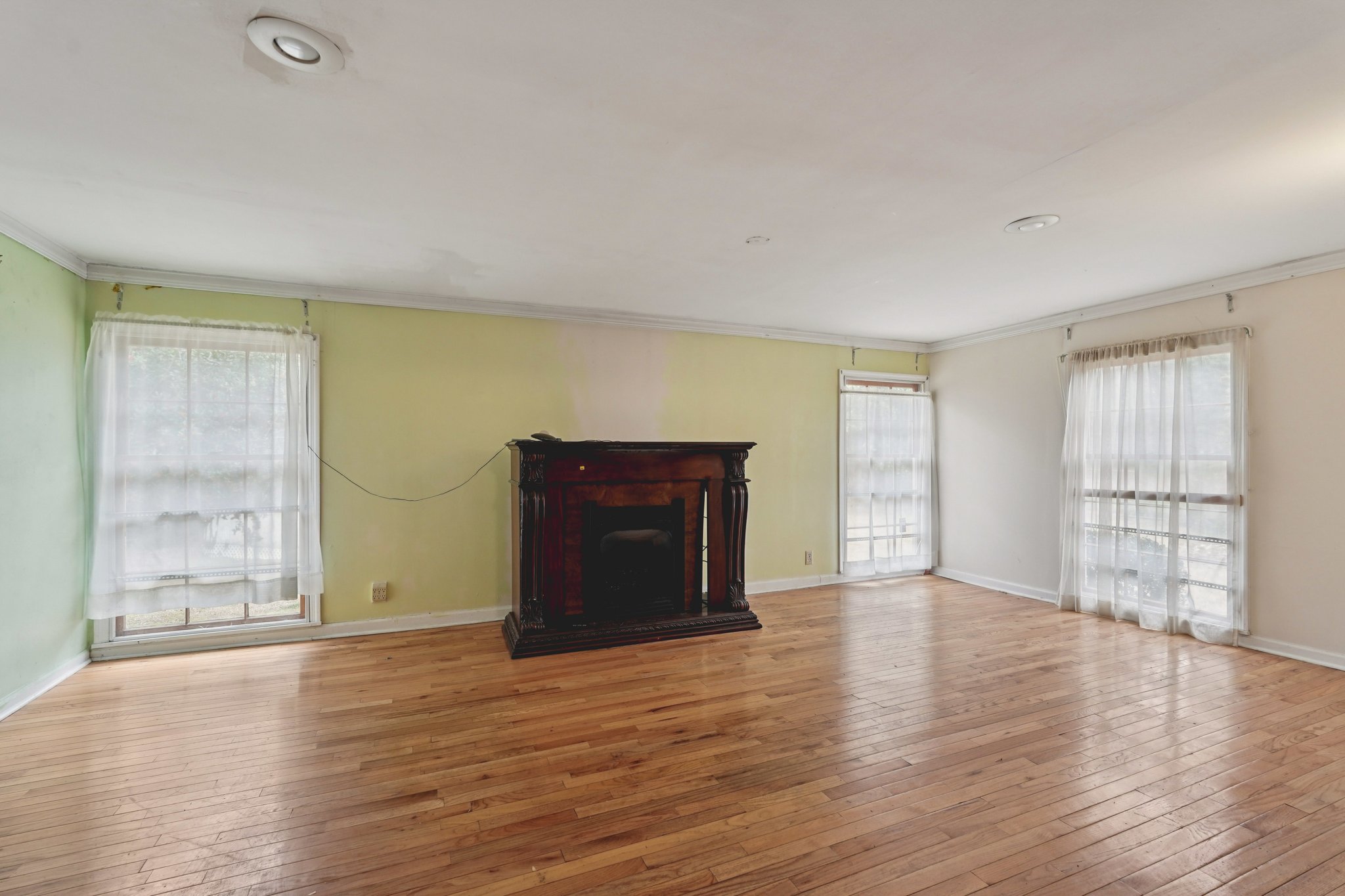 W Manor Ln-S0301-007.jpg