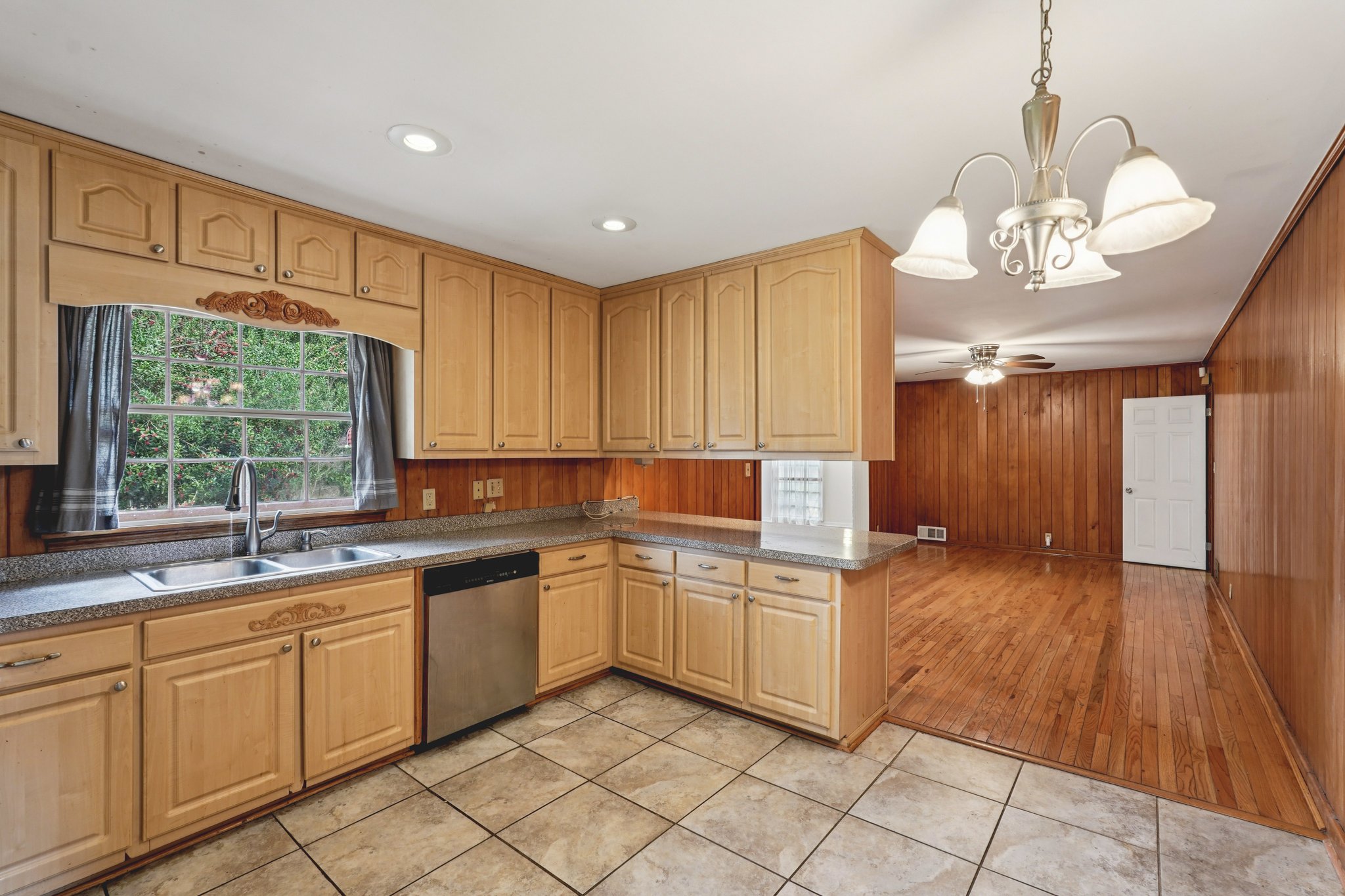 W Manor Ln-S0301-009.jpg