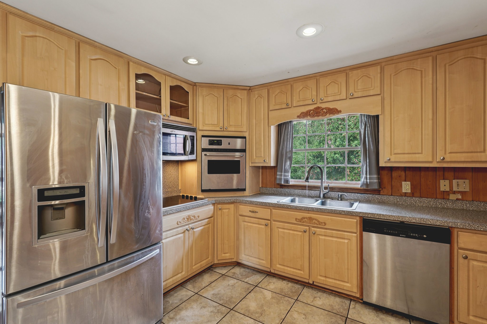 W Manor Ln-S0301-010.jpg