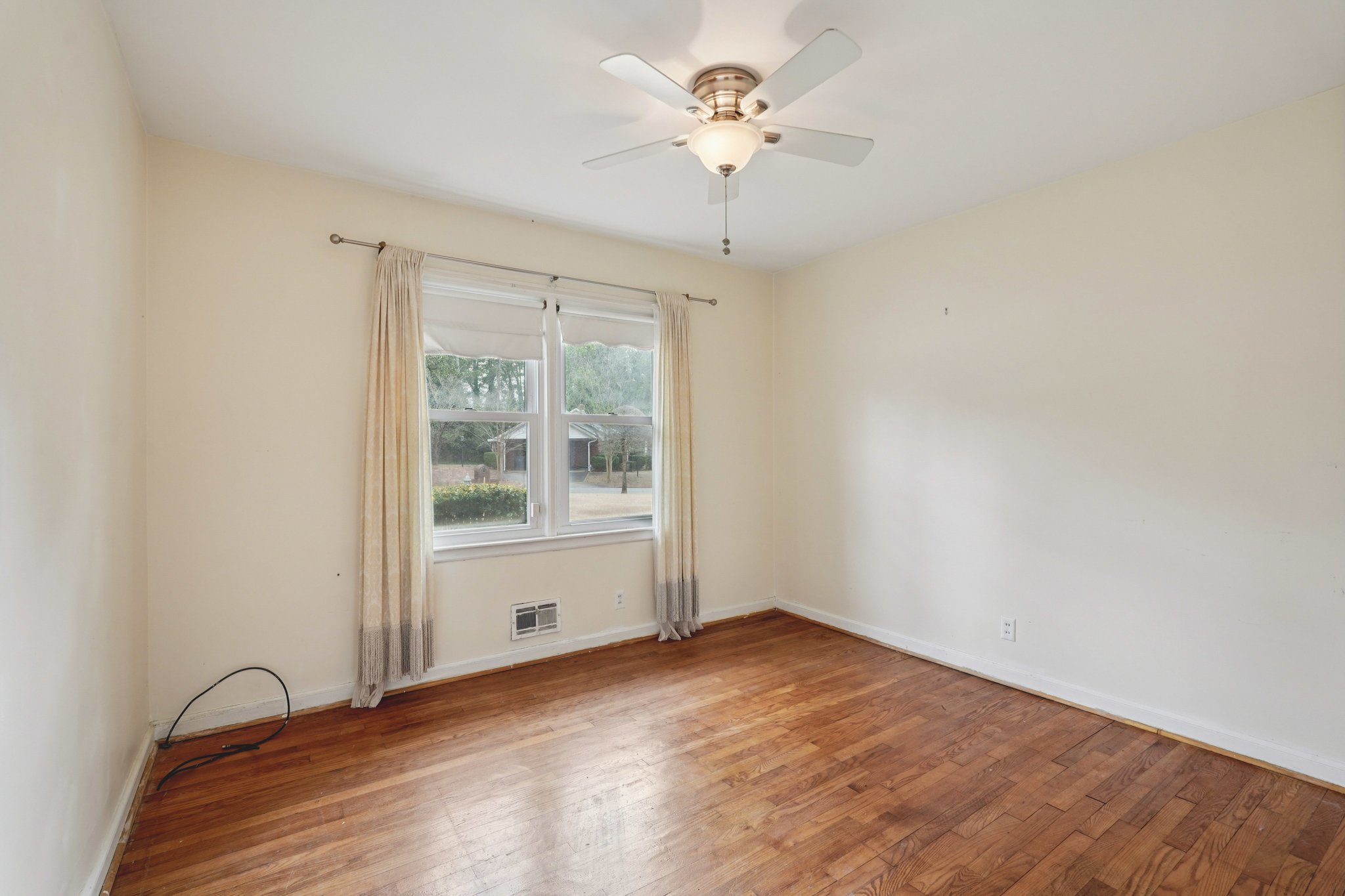 W Manor Ln-S0301-028.jpg