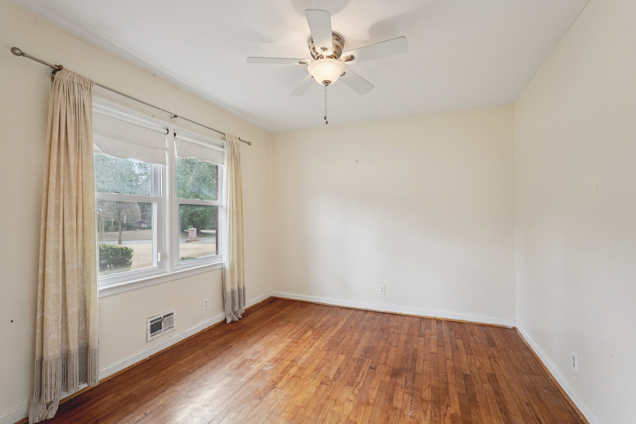 W Manor Ln-S0301-029.jpg