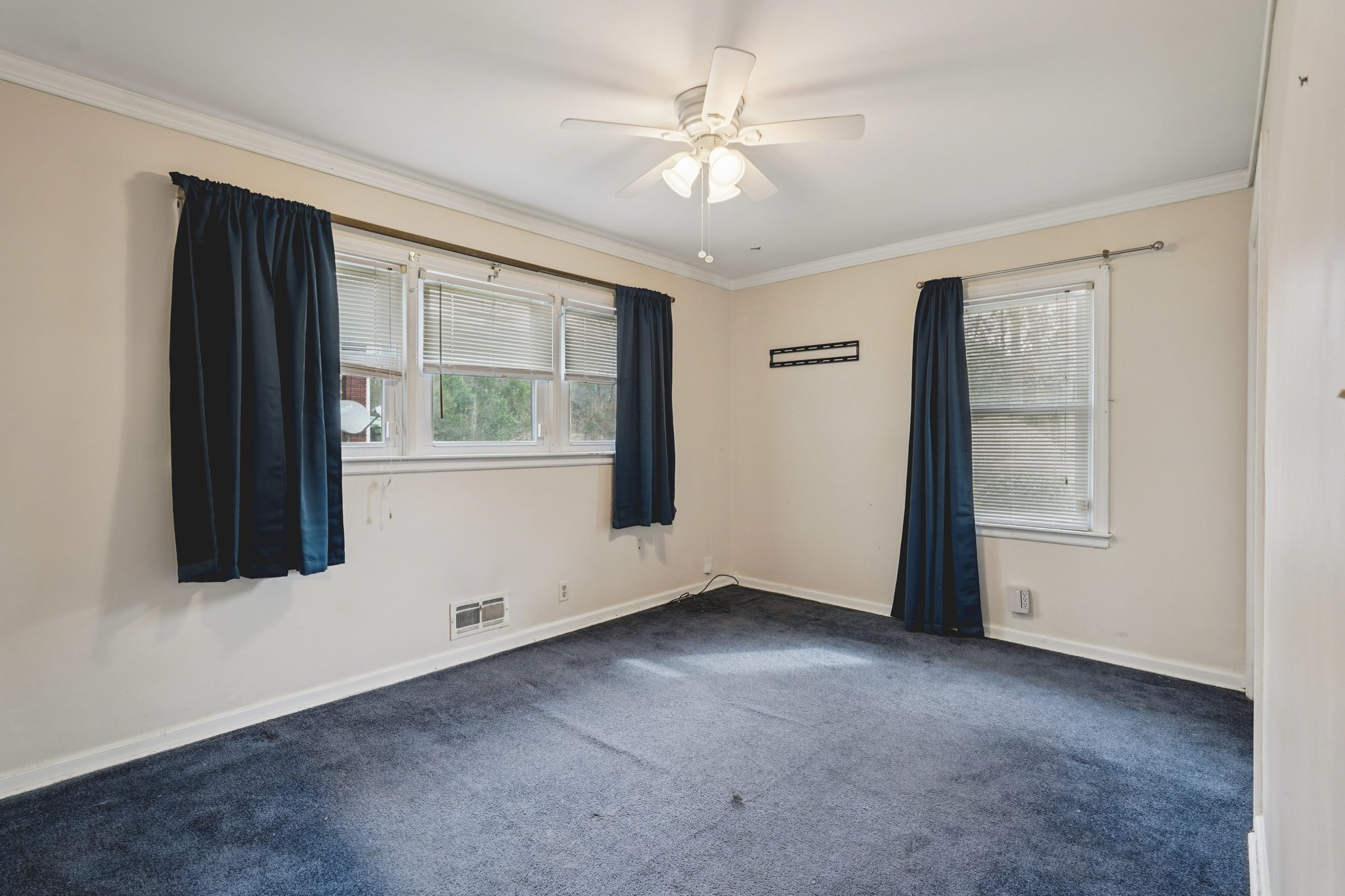 W Manor Ln-S0301-030.jpg