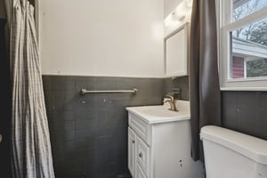 W Manor Ln-S0301-035.jpg