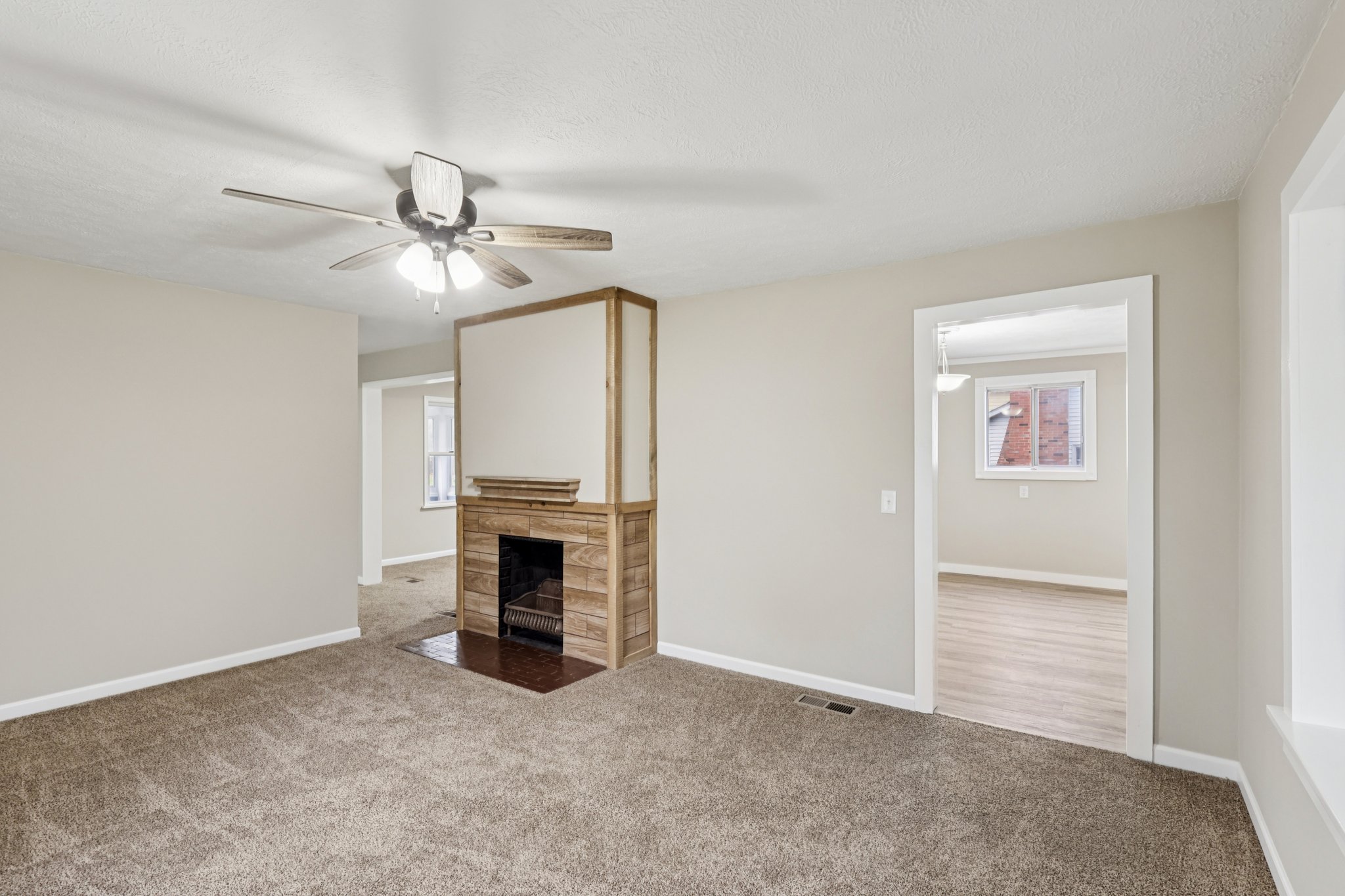 N Broadway-S2111-007.jpg