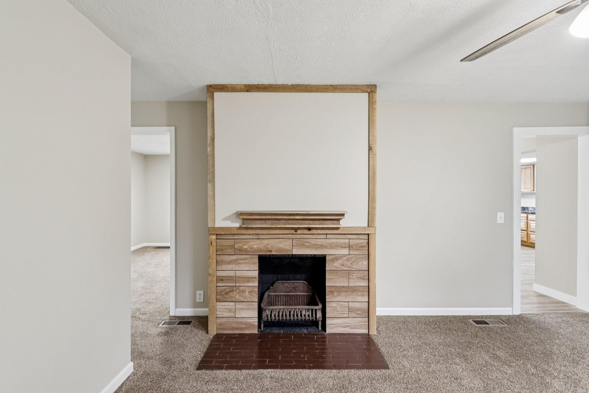 N Broadway-S2111-009.jpg