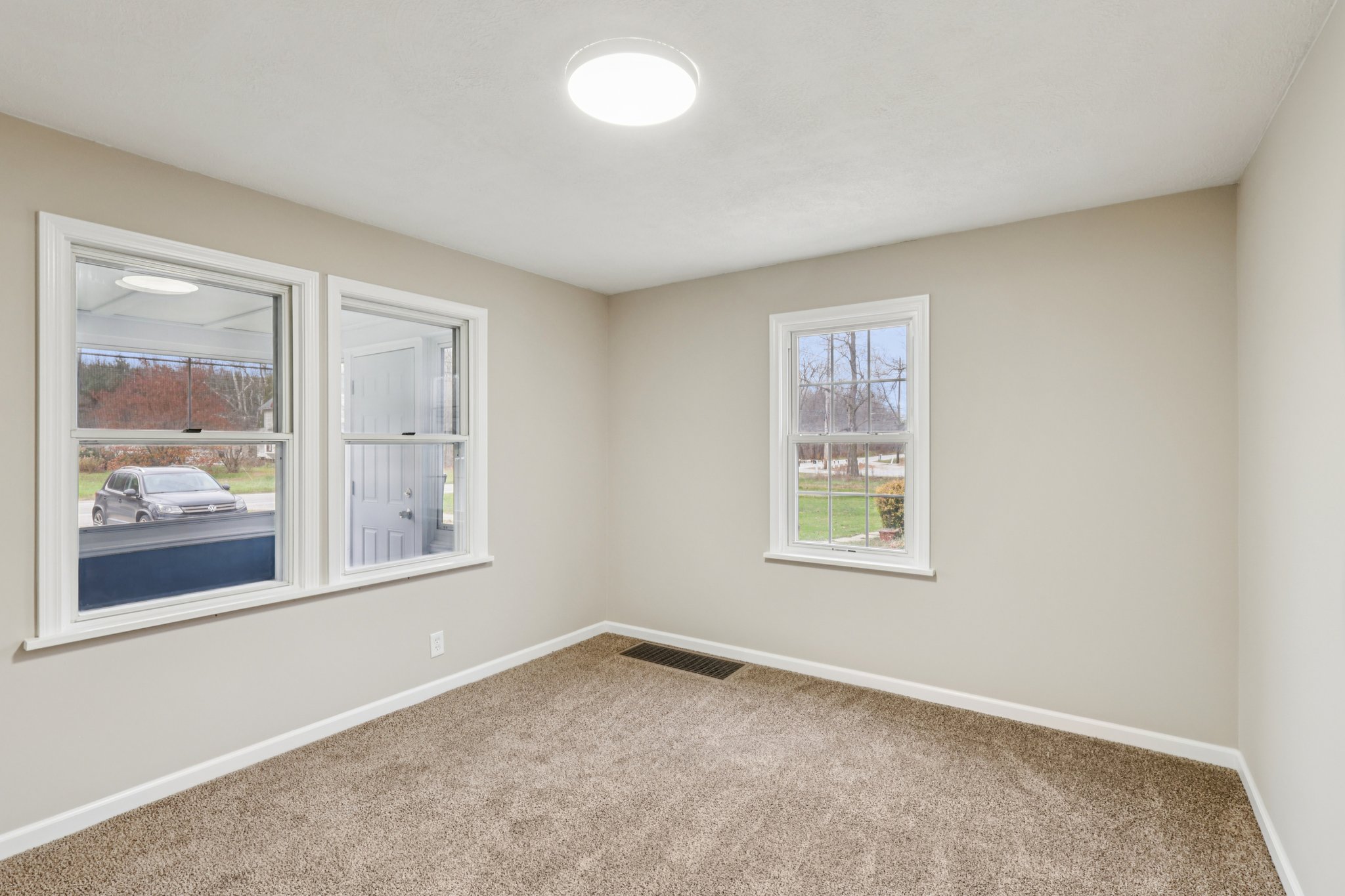 N Broadway-S2111-017.jpg