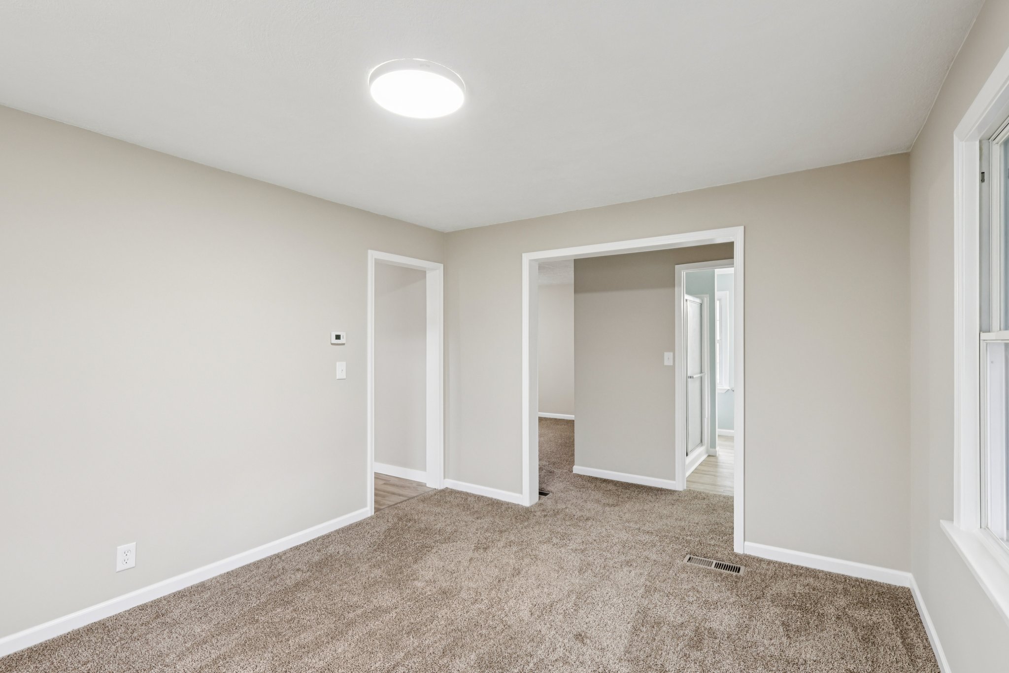 N Broadway-S2111-019.jpg