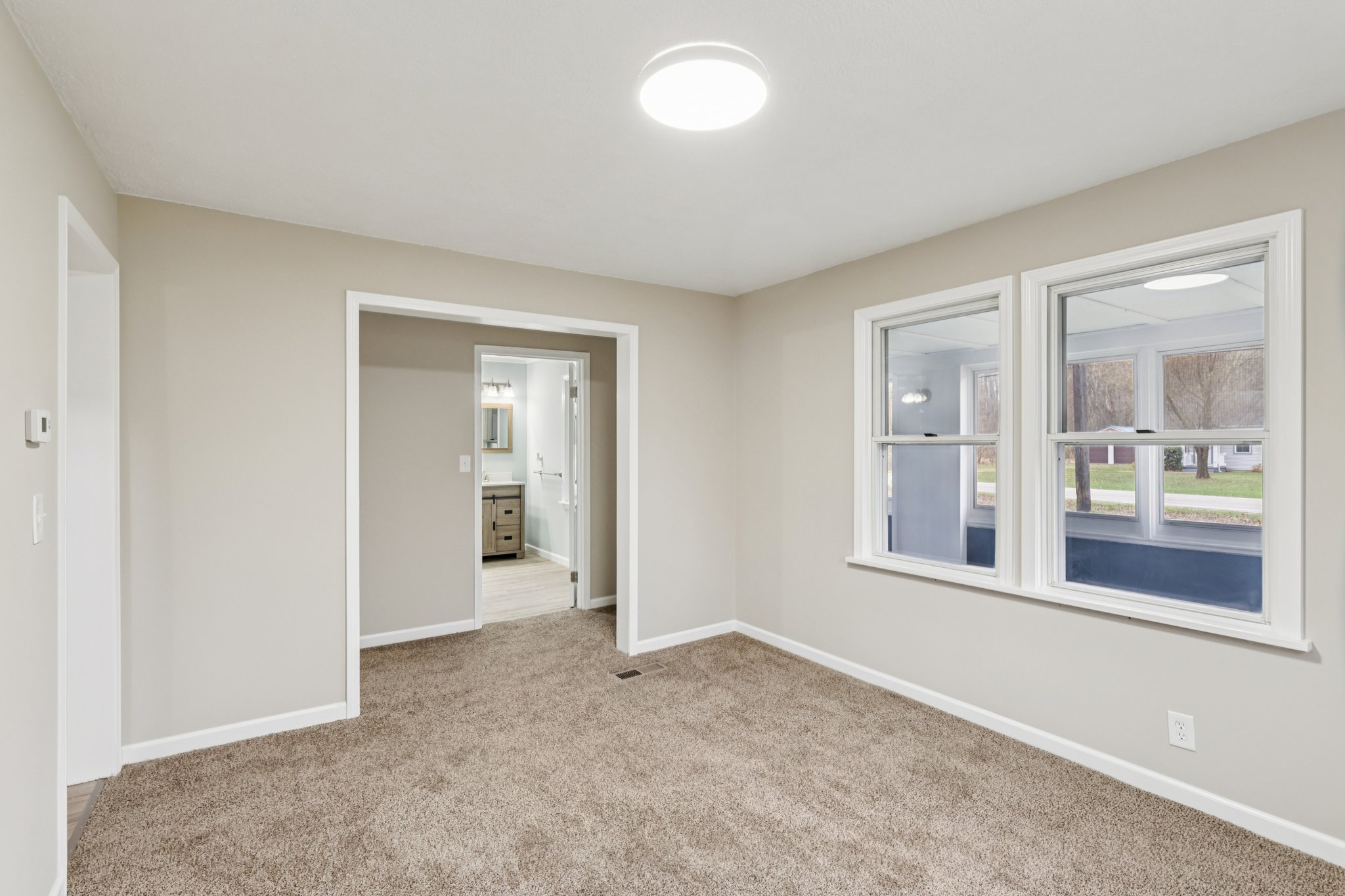 N Broadway-S2111-020.jpg