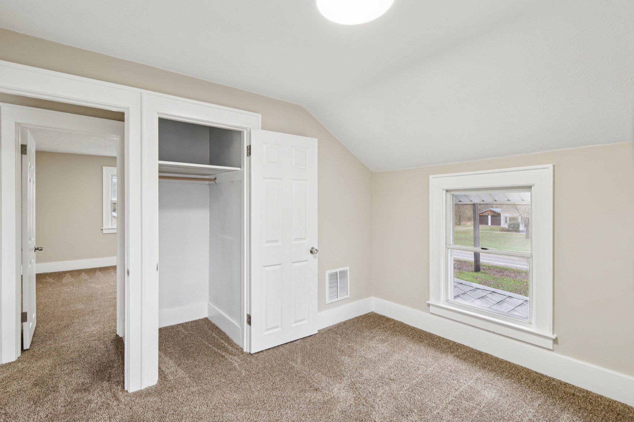 N Broadway-S2111-025.jpg