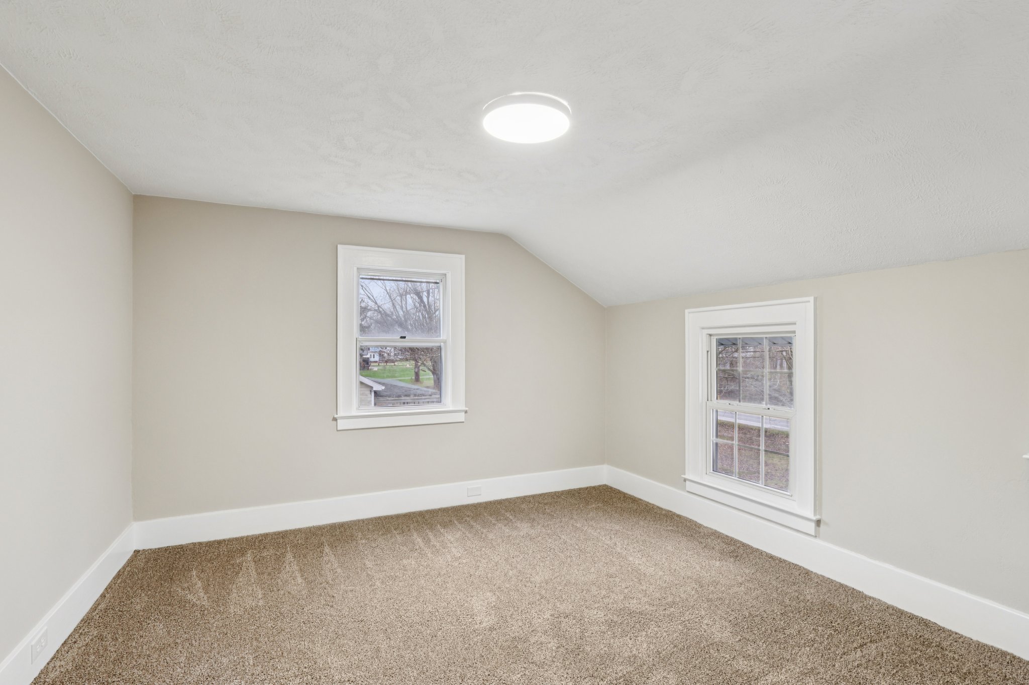 N Broadway-S2111-028.jpg