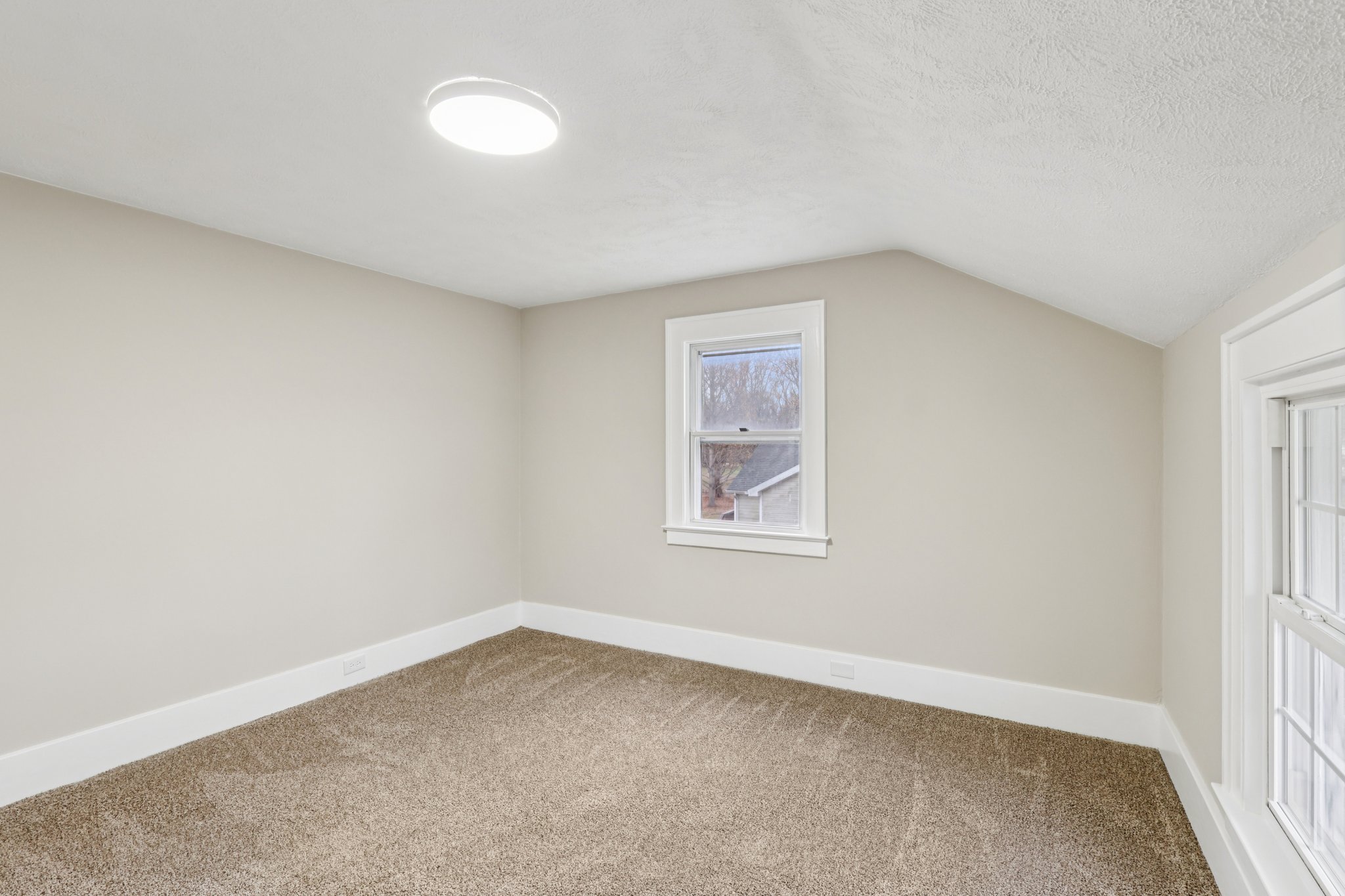 N Broadway-S2111-029.jpg