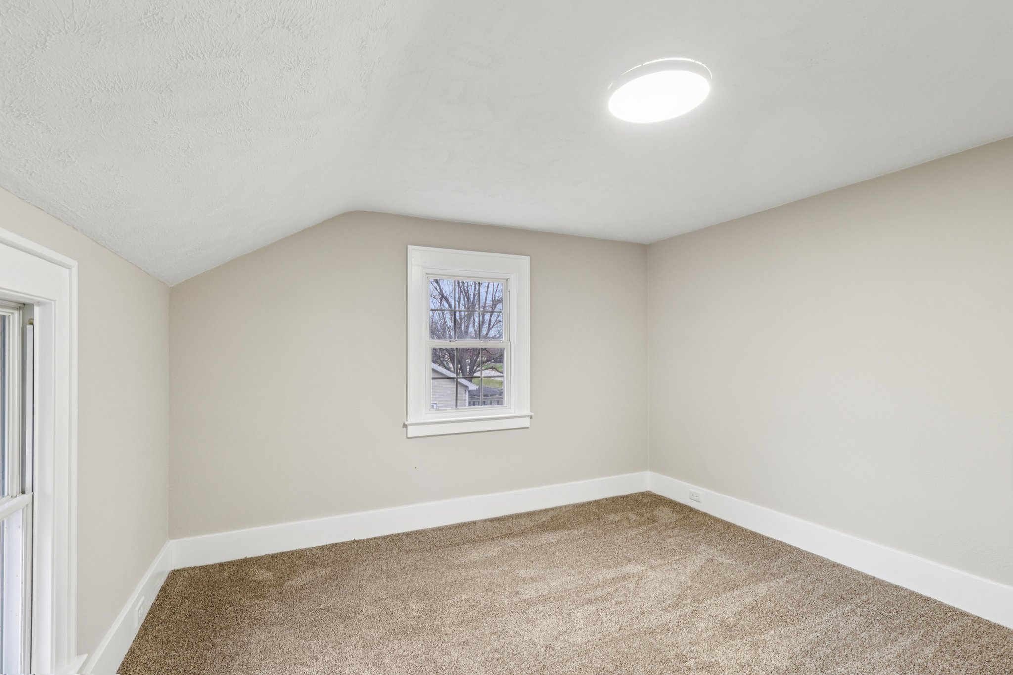 N Broadway-S2111-035.jpg