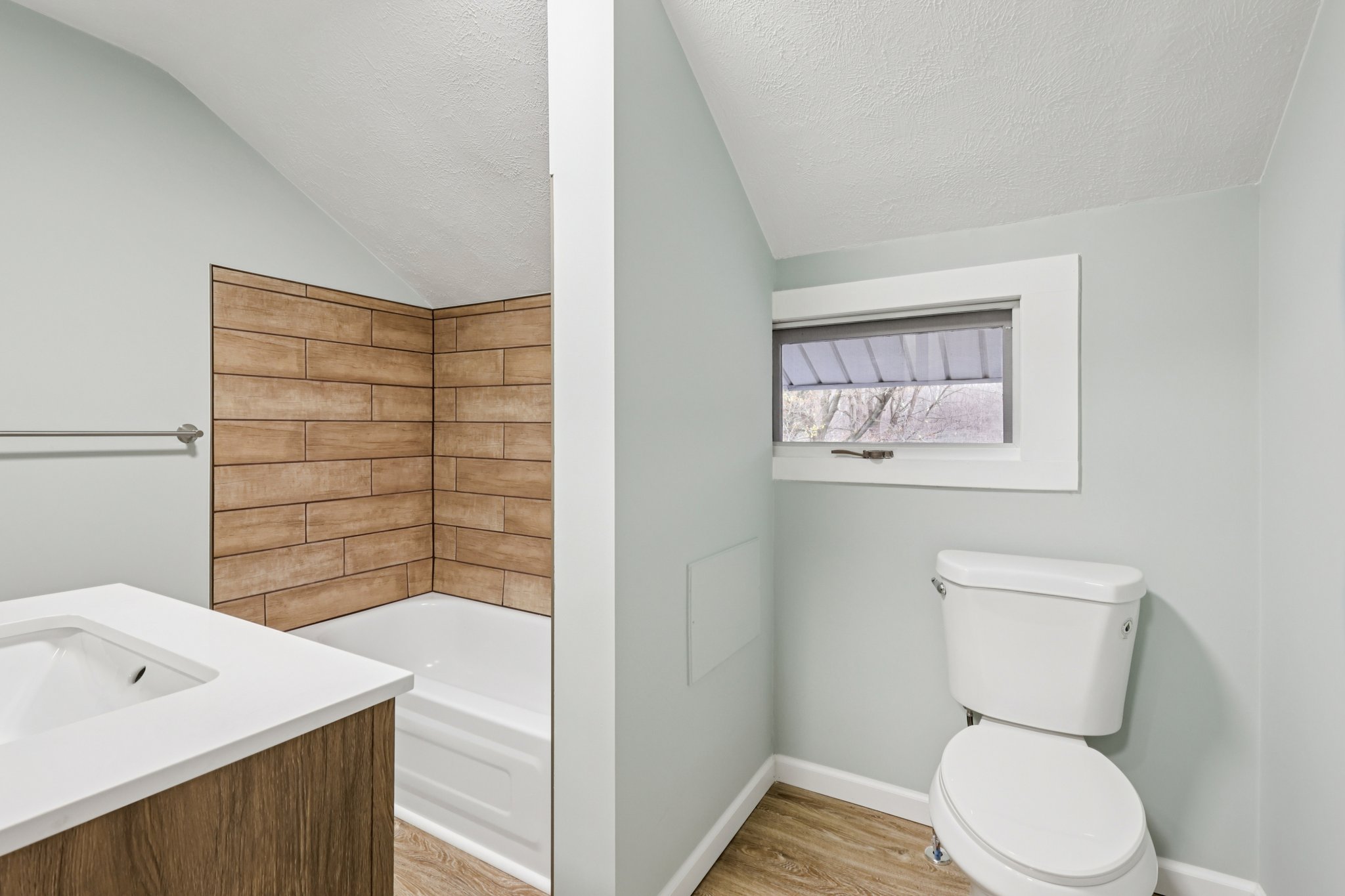 N Broadway-S2111-037.jpg