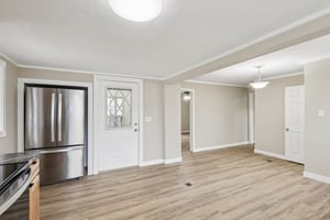 N Broadway-S2111-012.jpg