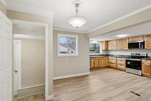 N Broadway-S2111-015.jpg