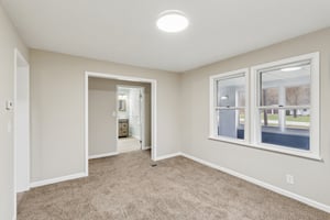 N Broadway-S2111-020.jpg