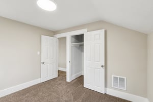 N Broadway-S2111-026.jpg