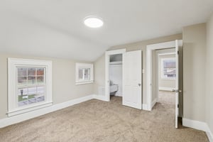 N Broadway-S2111-031.jpg