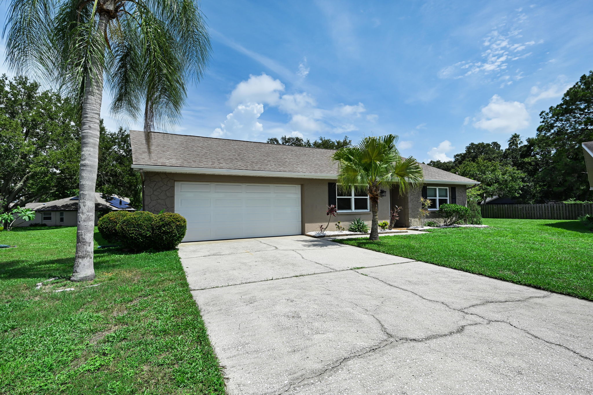 Front Exterior4