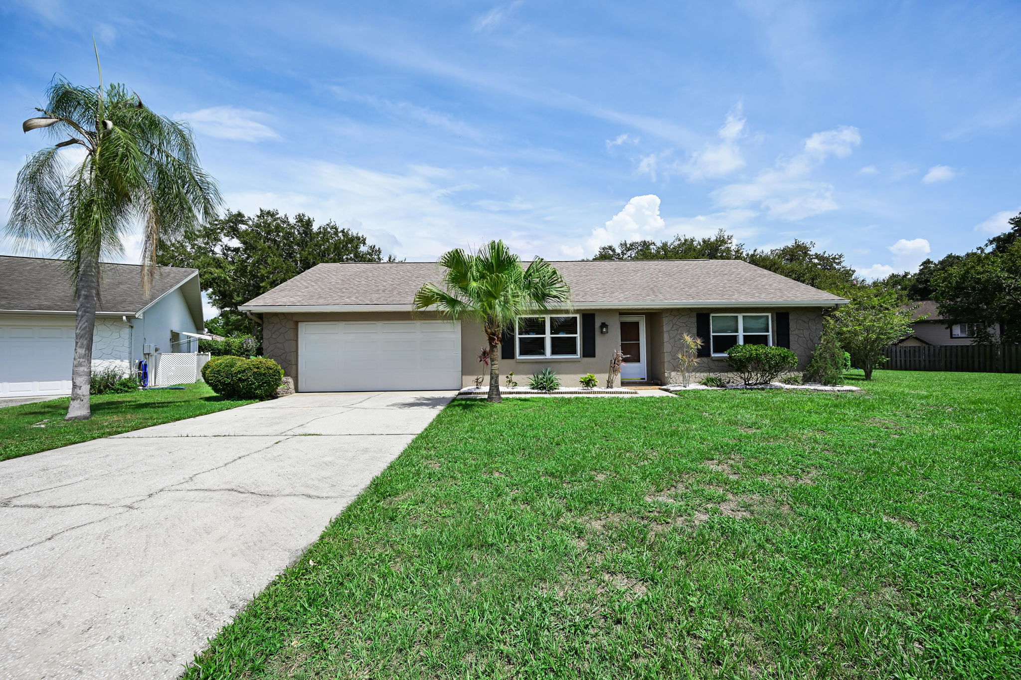 Front Exterior5