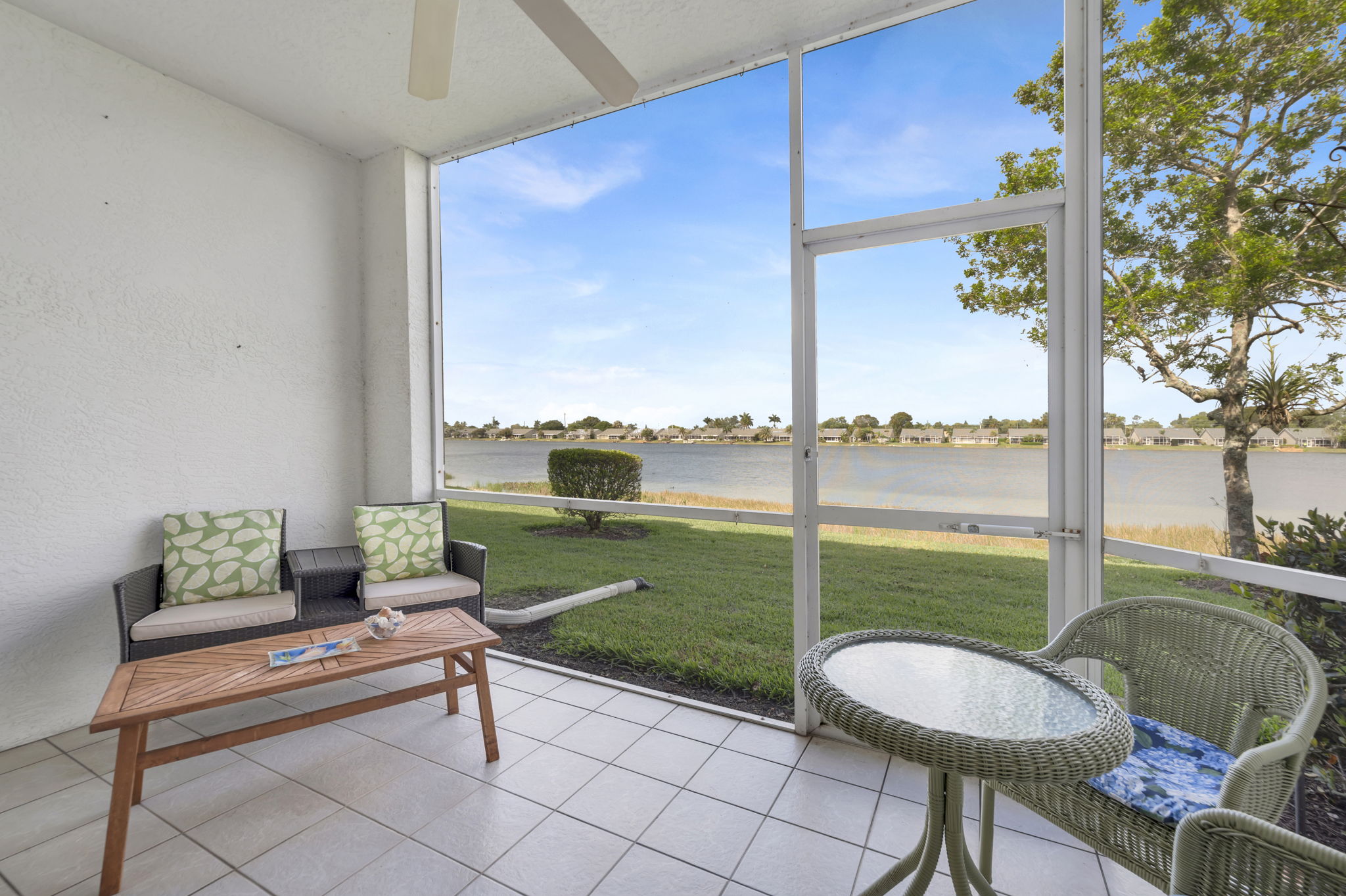 Lanai - Water View 3