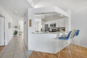 Breakfast Bar - Foyer