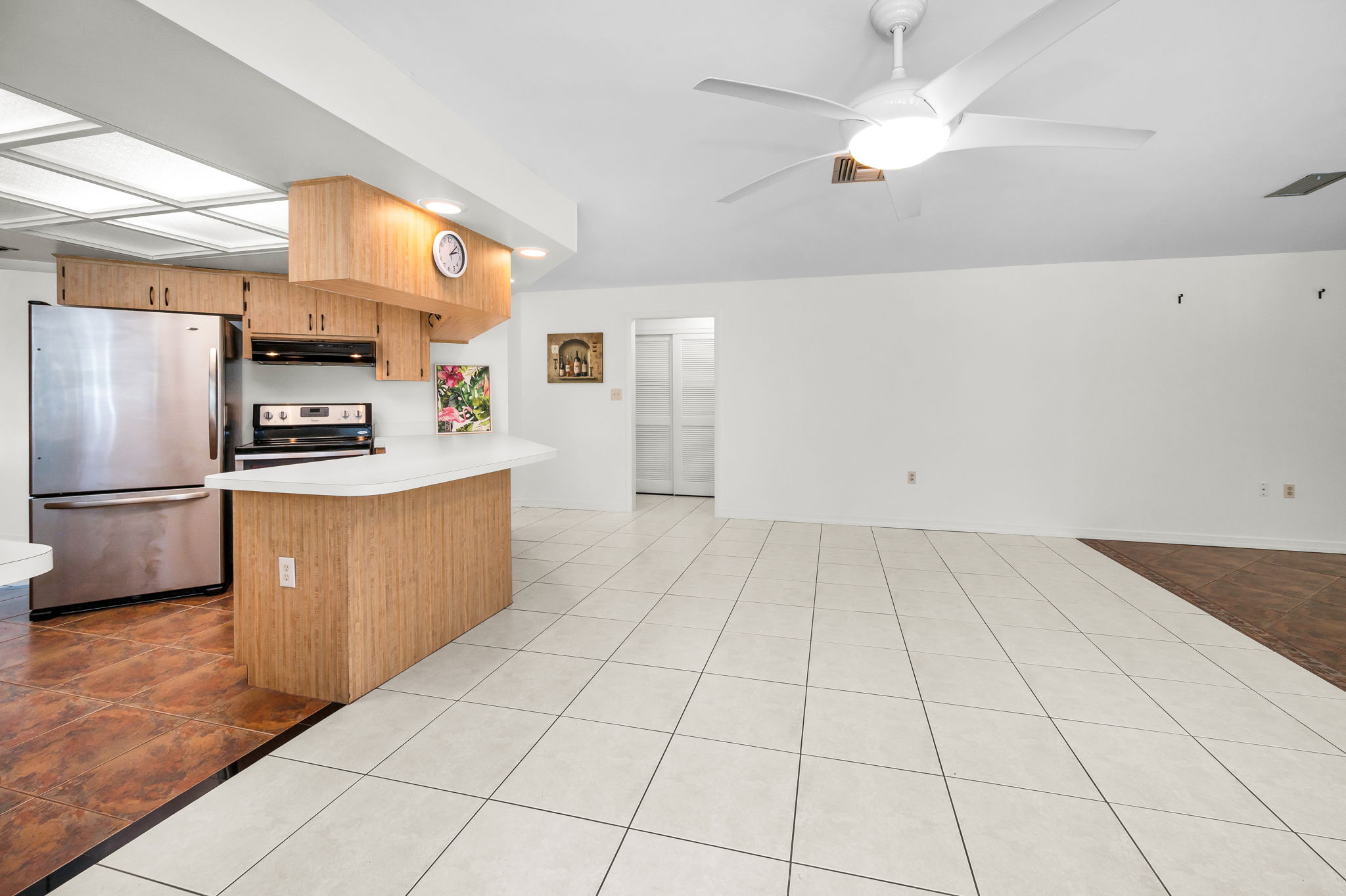 Kitchen Eat-in Area1
