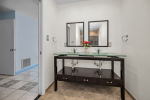 Master Bathroom1c