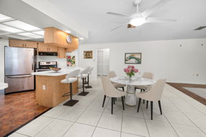 Kitchen Eat-in Area1