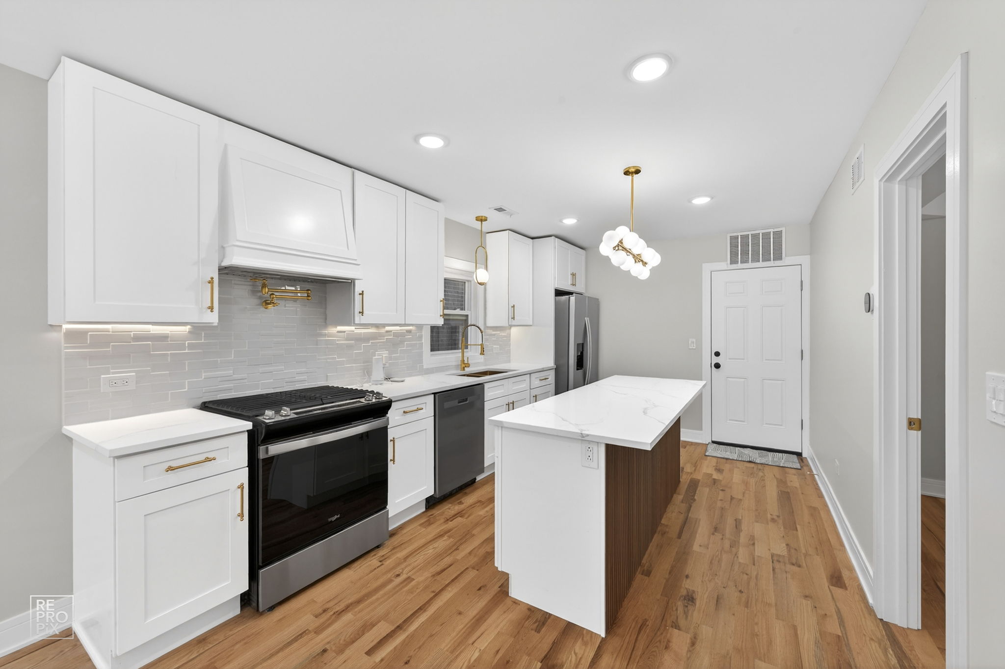 3411 S Lituanica Ave, Chicago, IL 60608_005