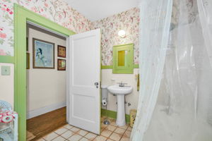Bathroom 1b