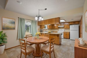 DSC_3353 virtually staged.jpeg