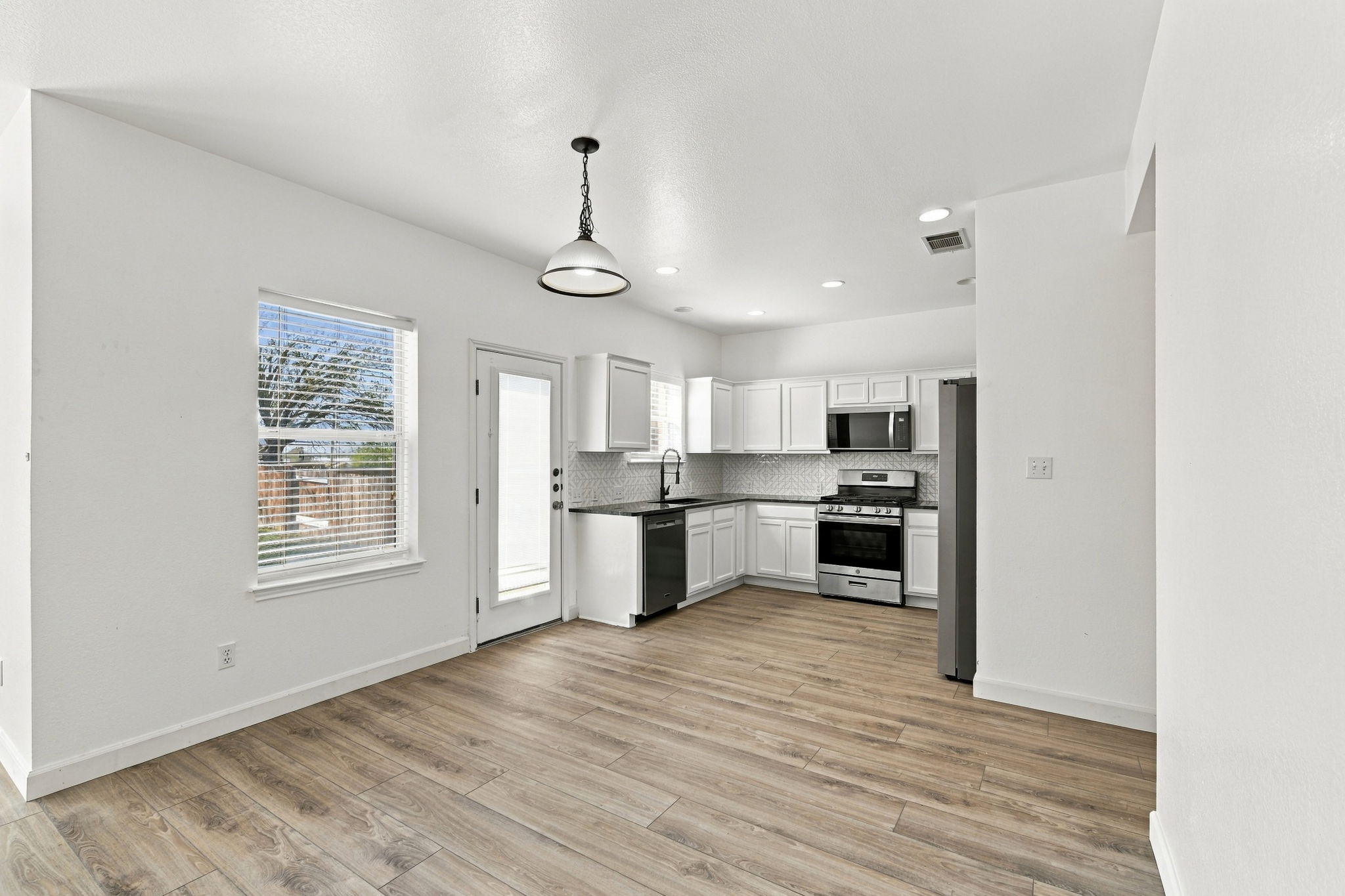 Eating Area/Kitchen
