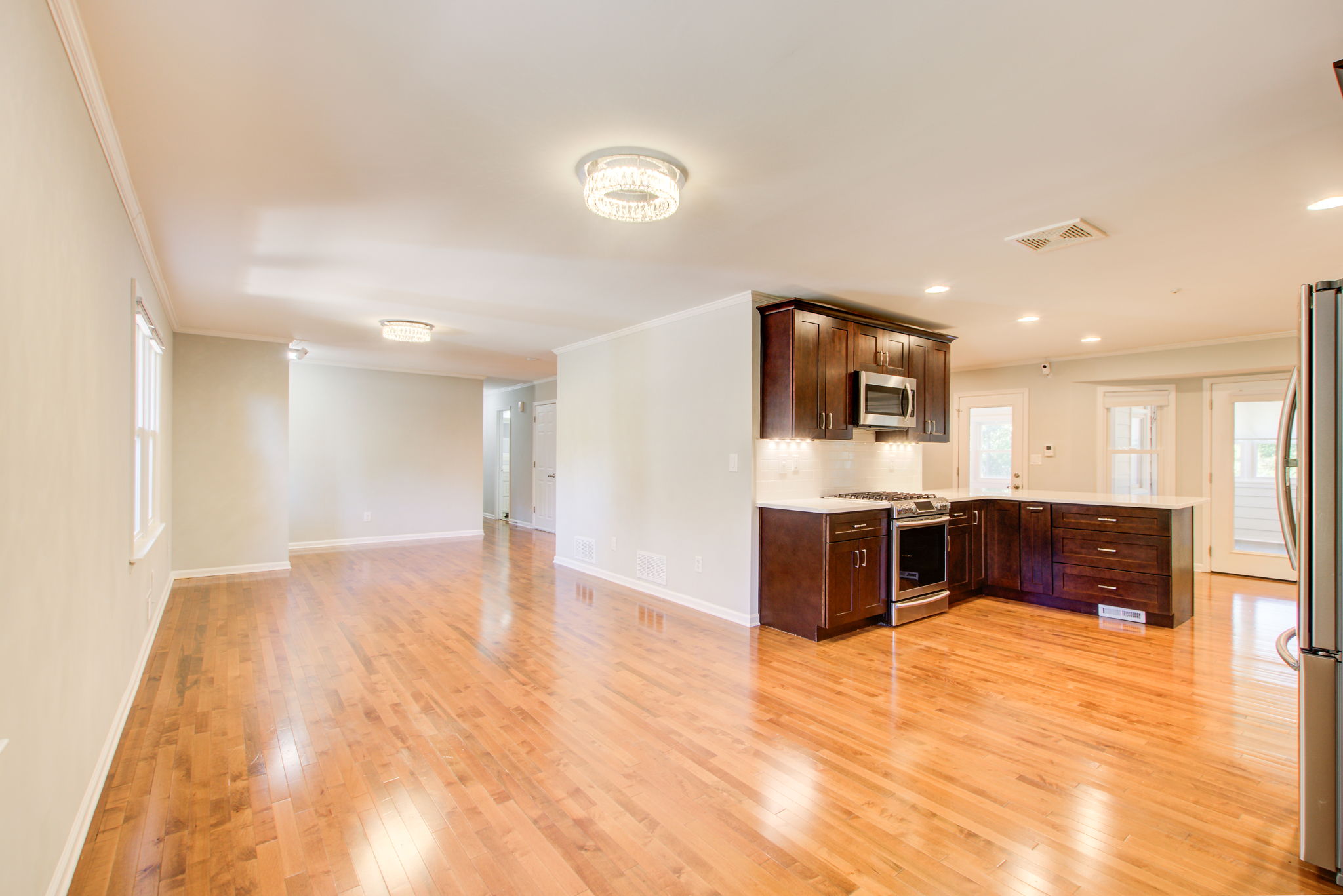 6 Dining C w Foyer + Kitchen