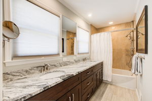 39 Main BR En Suite B Vanity Detail