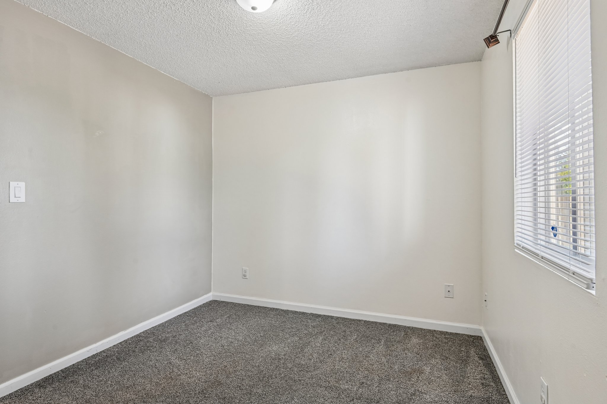 SE Azalea St-S1908-026.jpg
