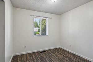SE Azalea St-S1908-022.jpg